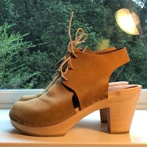 Bryr Clogs - Sofie Closed Toe, High Heel Bootie